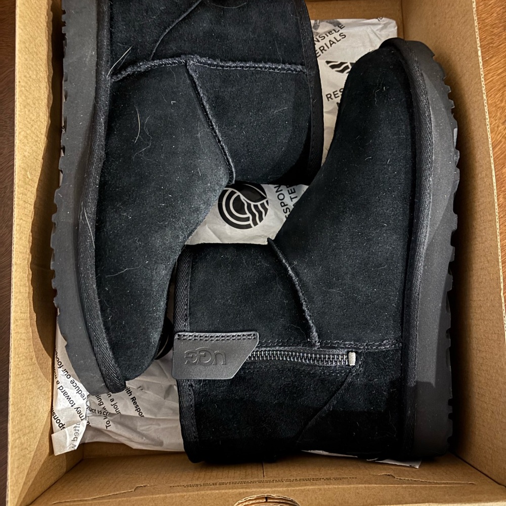 UGG Classic Mini Bailey Zip Boots